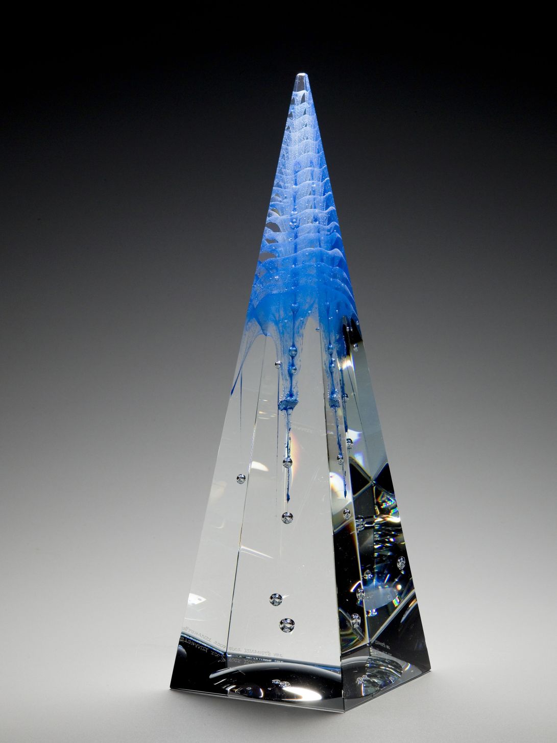 Pramen II, v 35 cm, tav.olovnaté sklo, 2007 