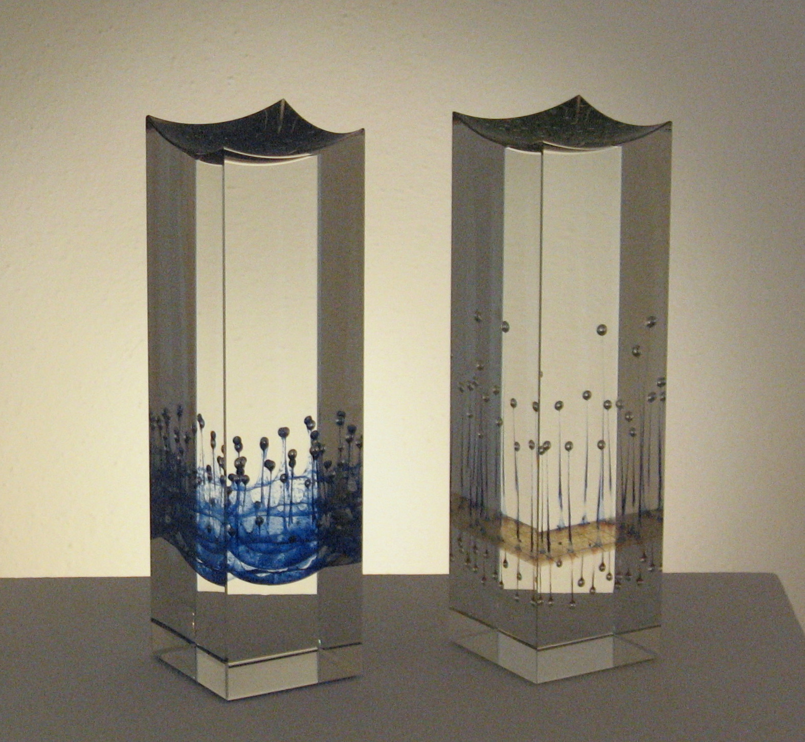 Narrenturm III a IV, v 32 cm, tav. ol. sklo, 2009