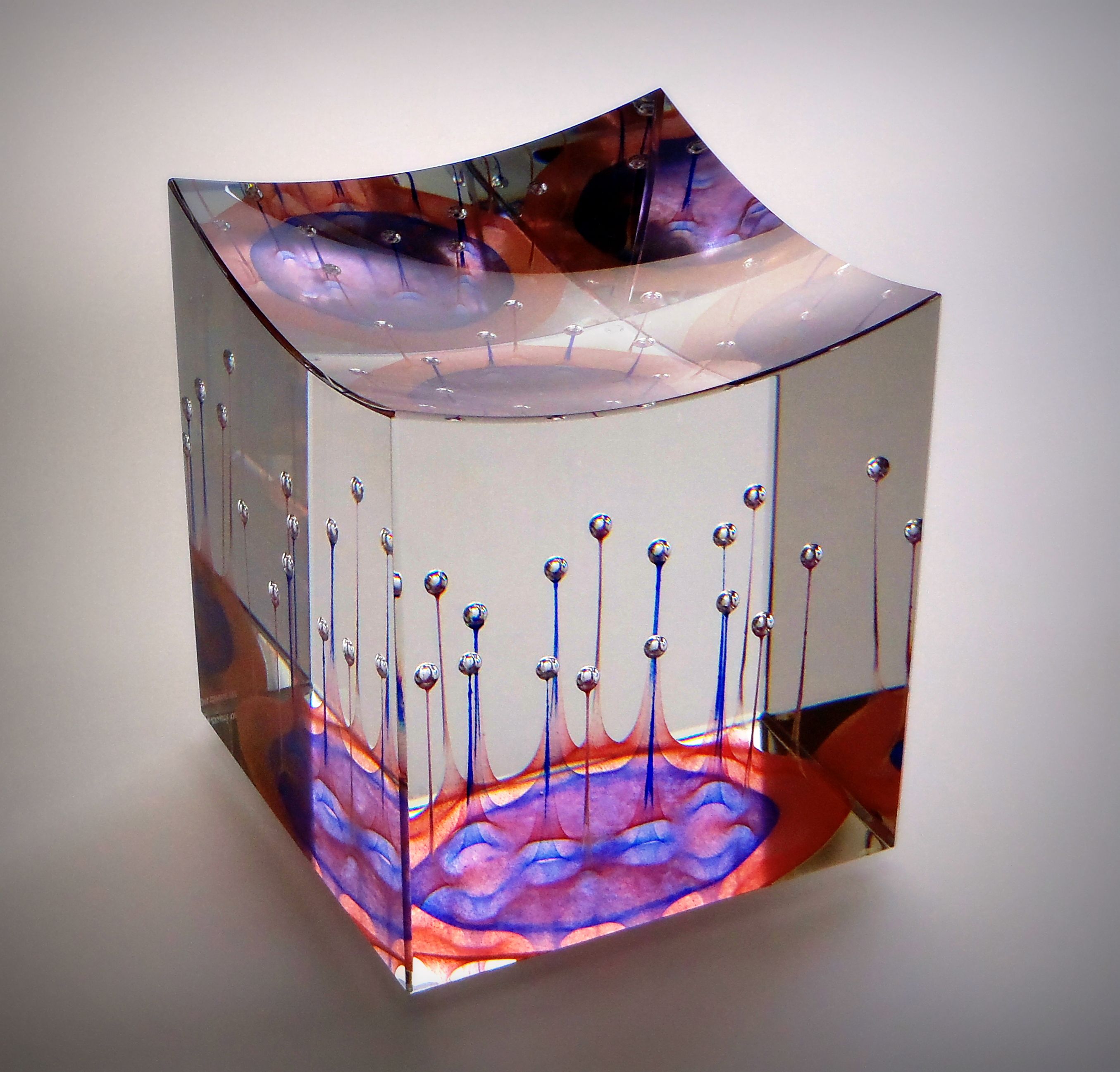 Narrenturm VI, 11,5x11,5x13,5 cm, olov. optické sklo, 2012