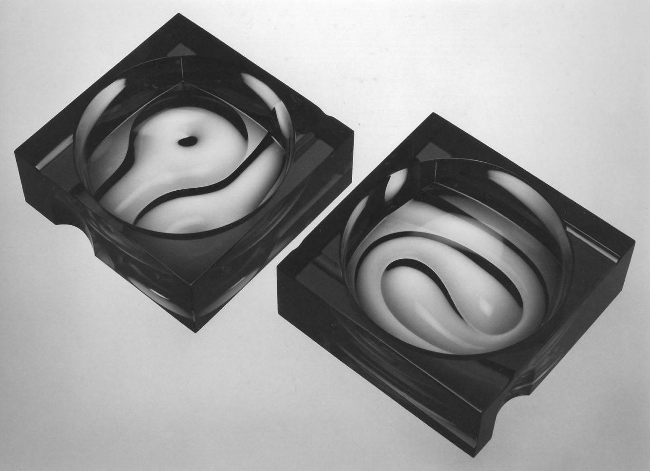 Popelníky, kouř.sklo, 15x15x6, 1981